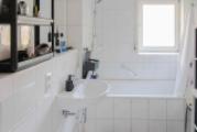 Badezimmer mit Badewanne