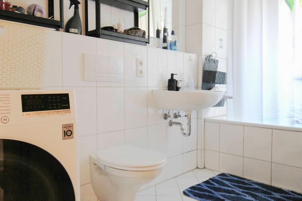 Badezimmer mit Waschmaschinenanschluss