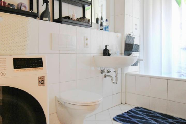 Badezimmer mit Waschmaschinenanschluss