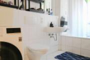 Badezimmer mit Waschmaschinenanschluss