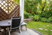 Terrasse mit kleinem Garten