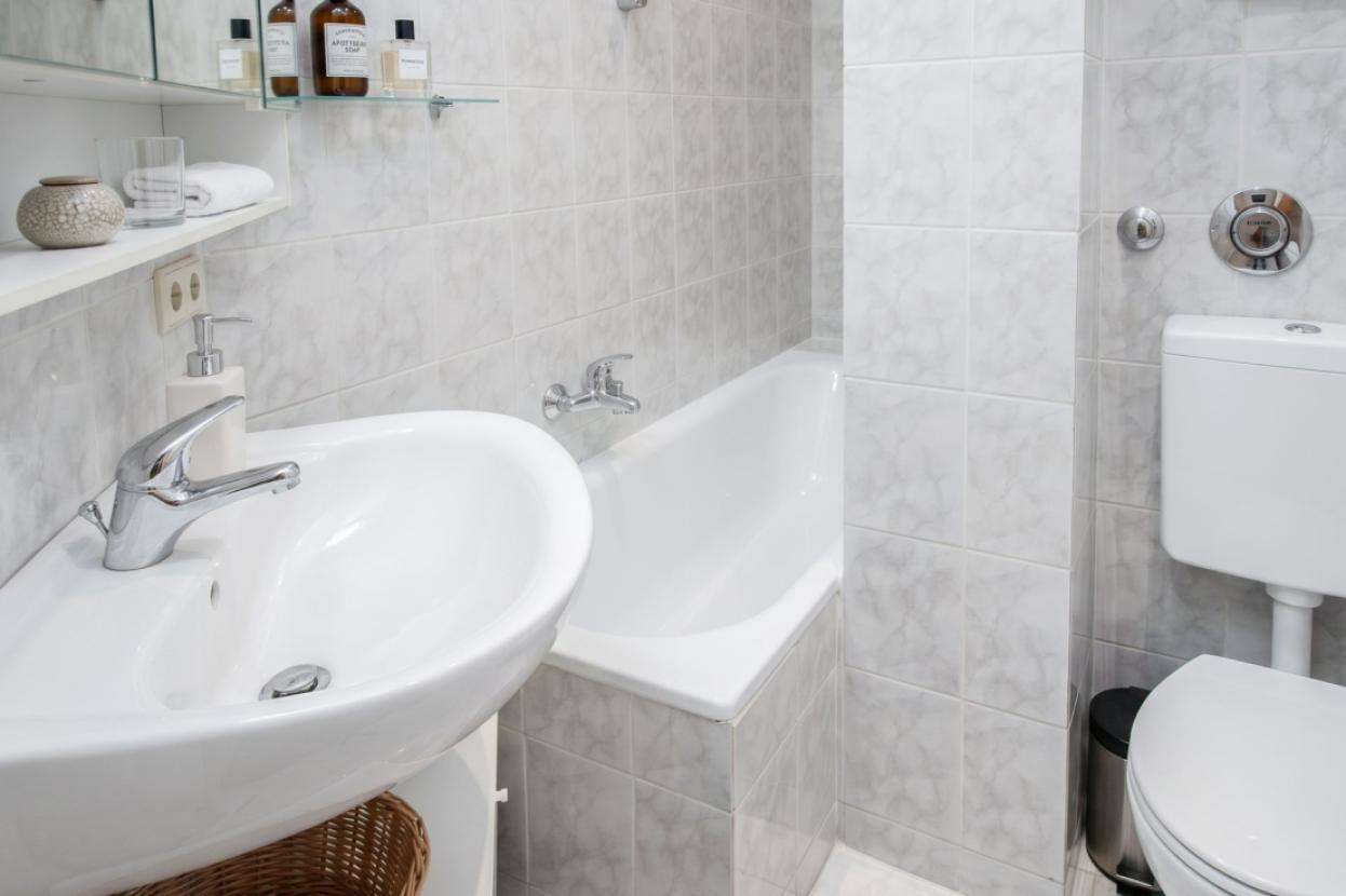 Bad mit Badewanne
