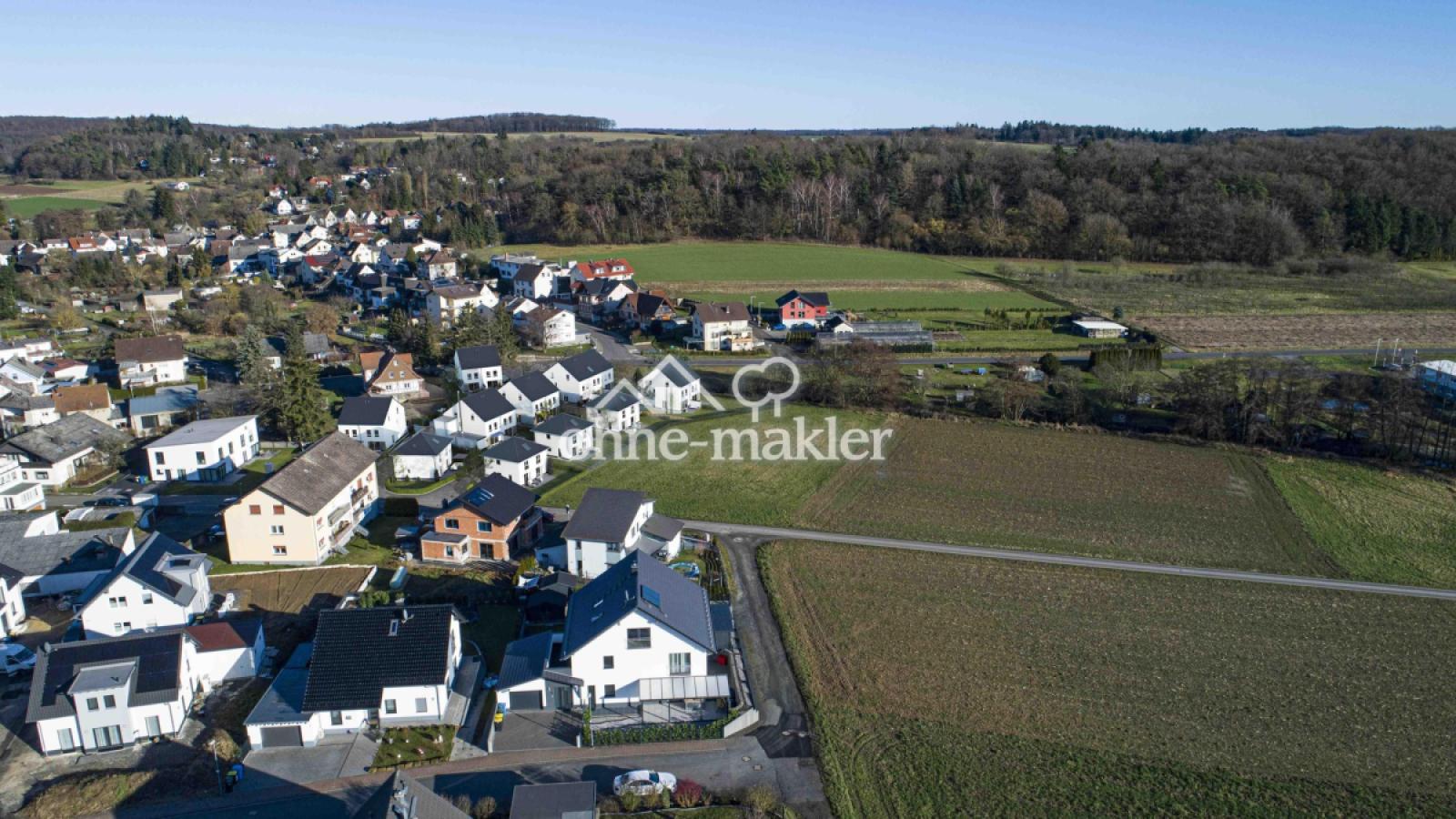 im Grünen gelegen