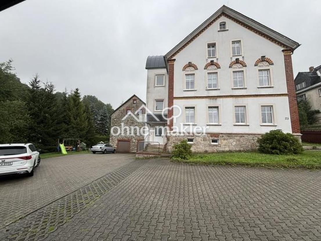 Hofansicht mit Carport