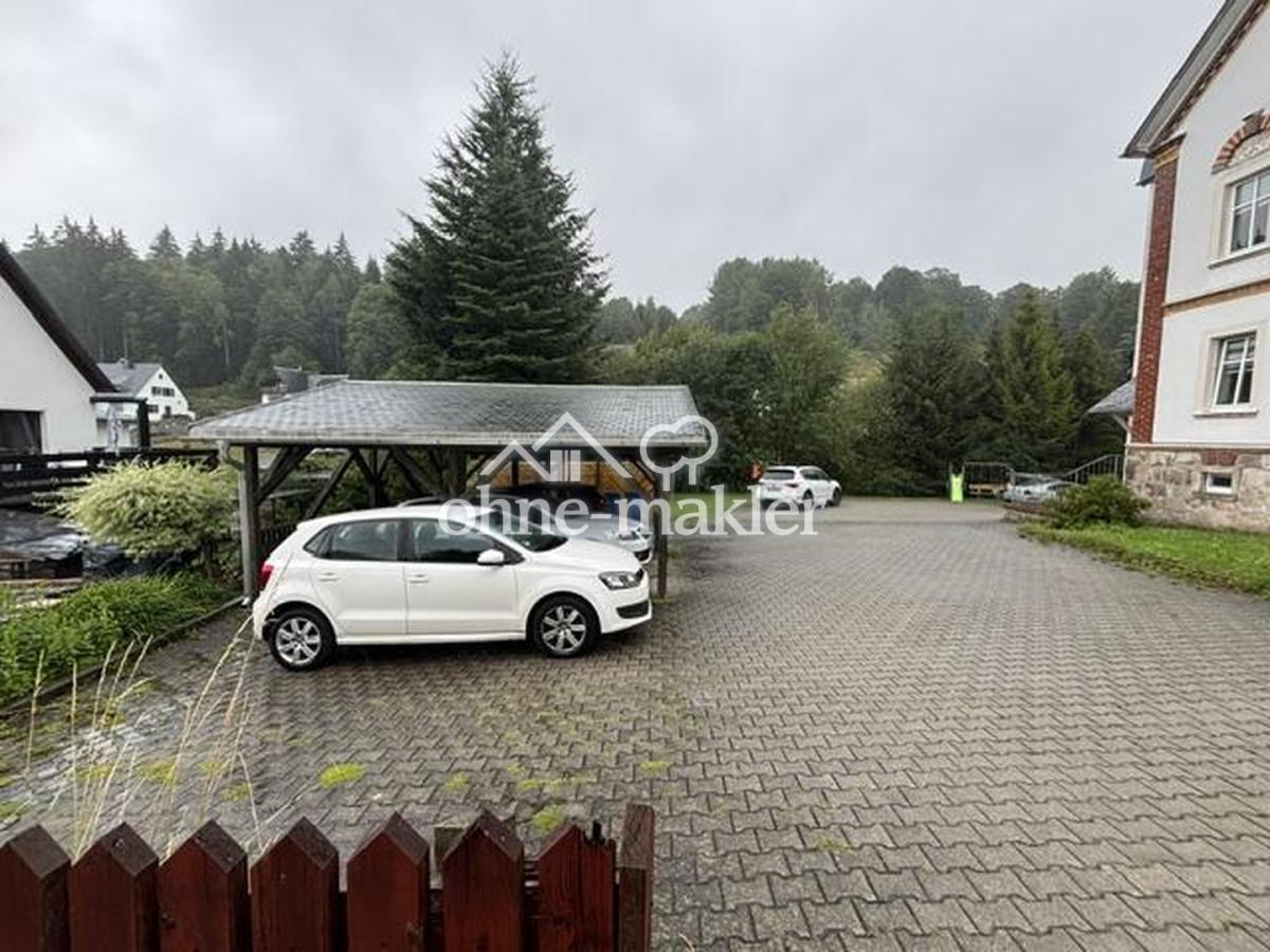 Hofansicht mit Carport