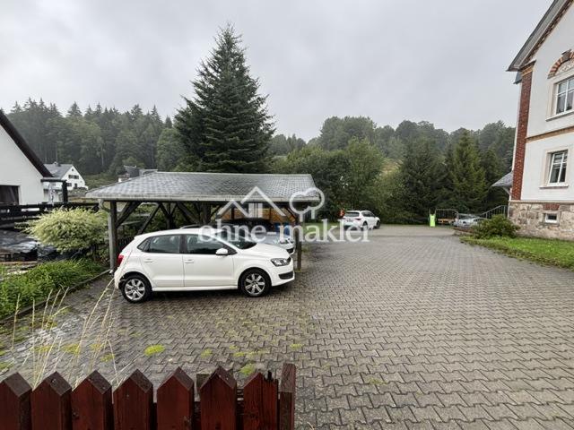 Hofansicht mit Carport