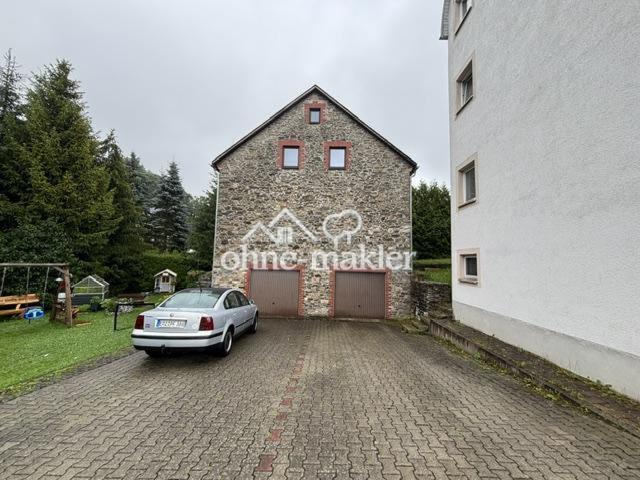Scheunenansicht mit Garage