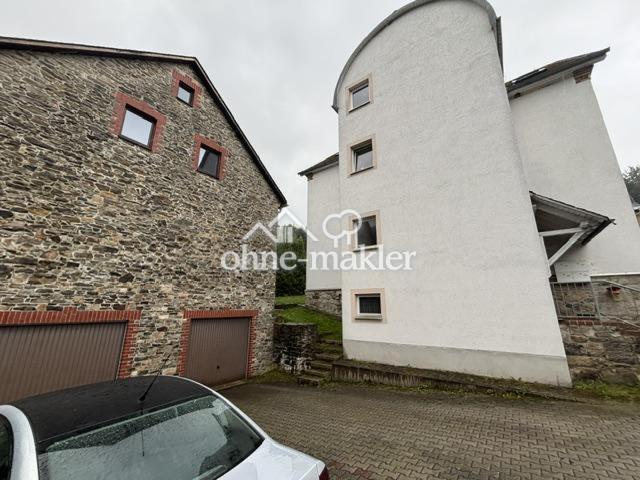 Scheunenansicht mit Garage