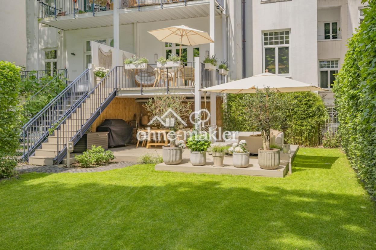 Garten mit diversen Terrassen