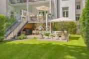 Garten mit diversen Terrassen