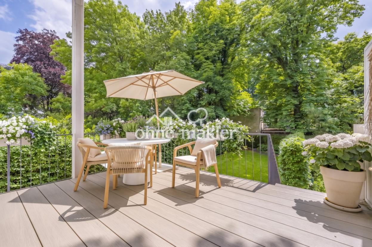 obere Terrasse Gartenseite