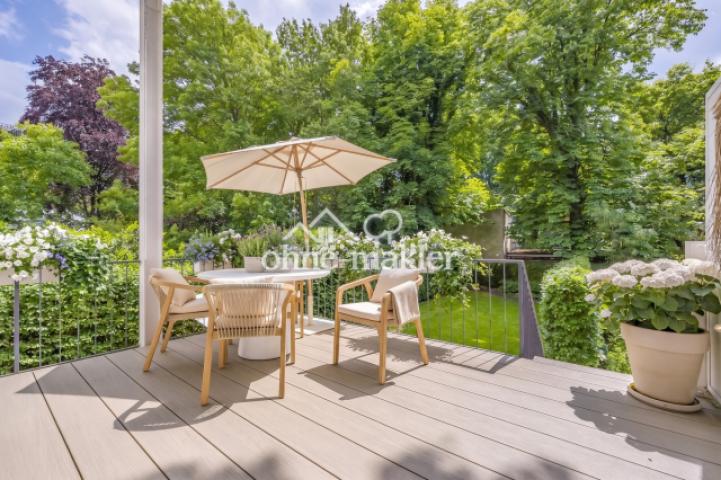 obere Terrasse Gartenseite