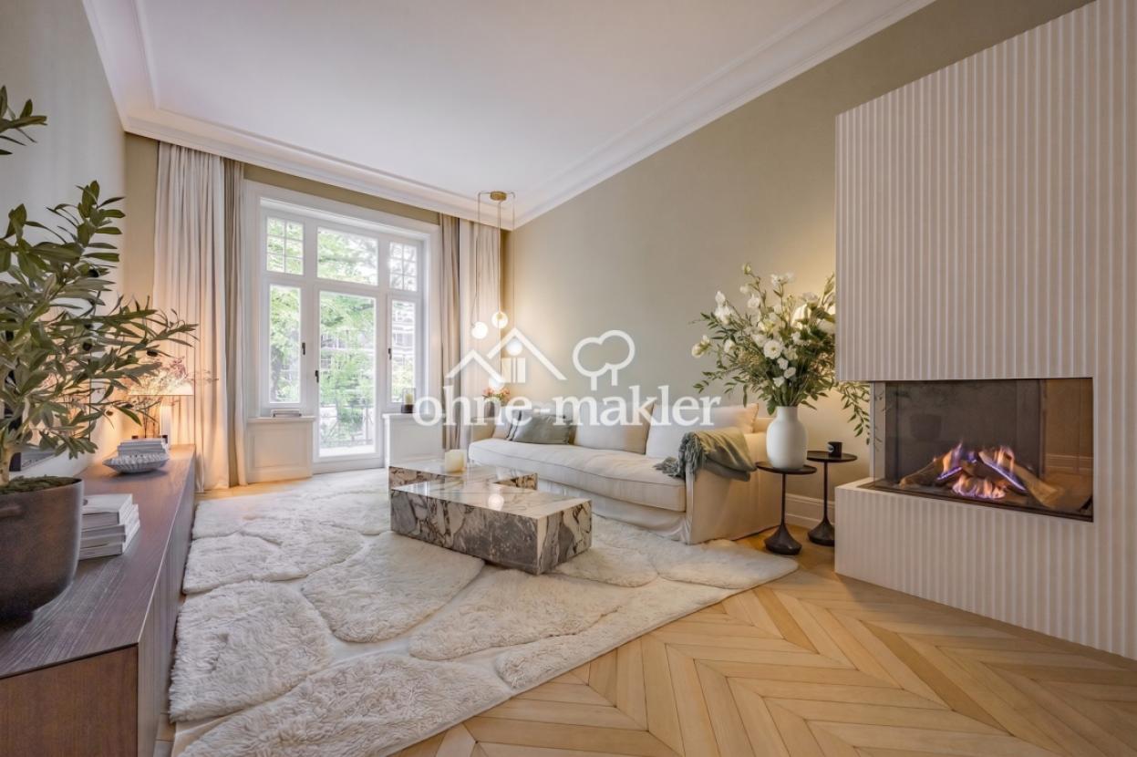 Wohnzimmer mit Balkon