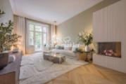 Wohnzimmer mit Balkon