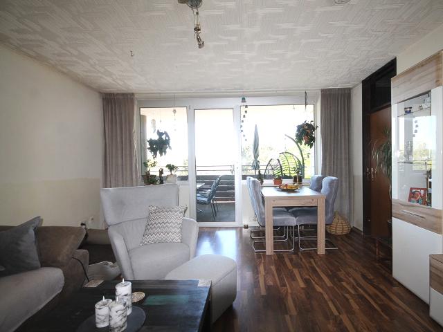 Wohnzimmer möbliert