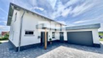 Frontansicht / Garage / Hofeinfahrt