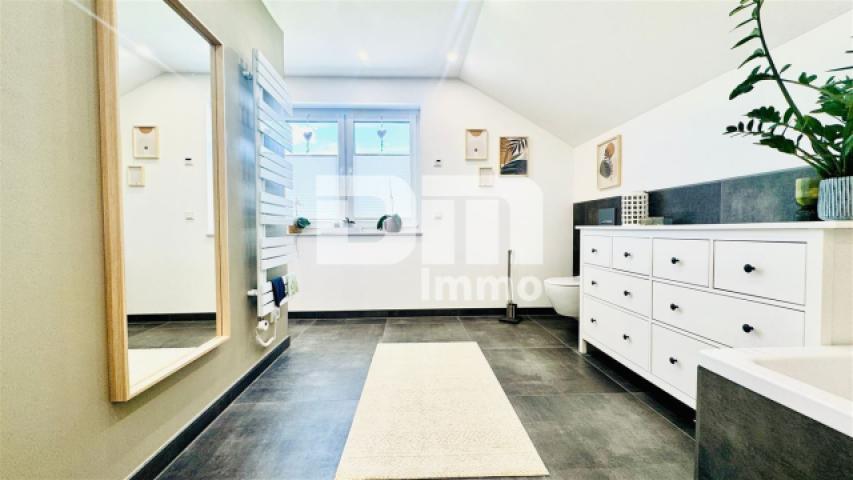 OG / DG Badezimmer / Wanne / Dusche
