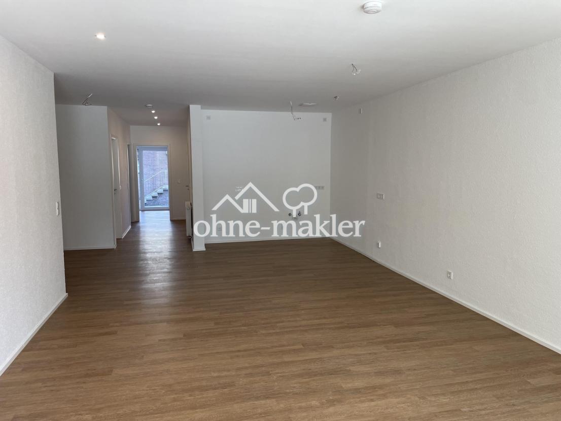 Wohnzimmer mit offener Küche