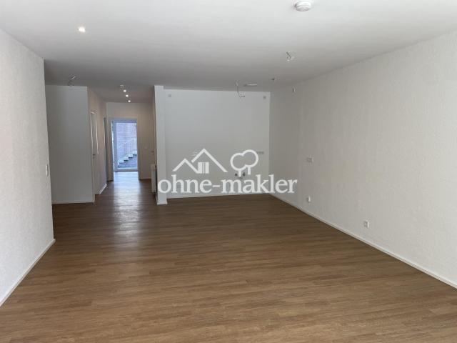 Wohnzimmer mit offener Küche