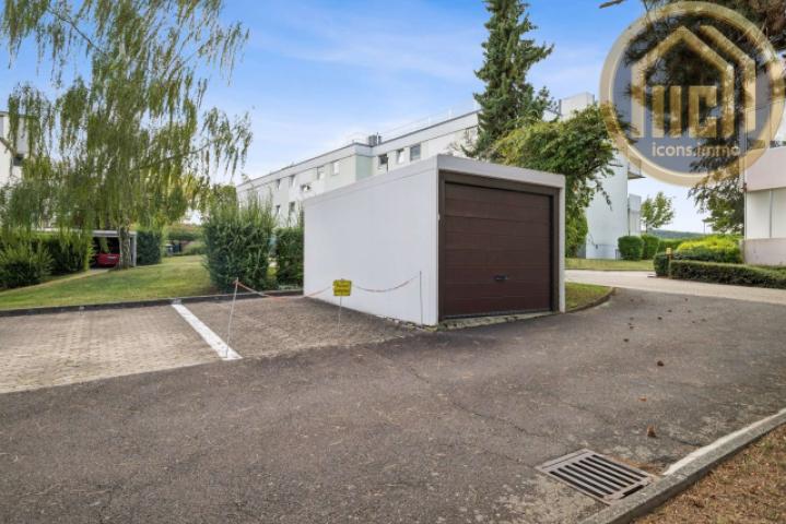 Garage und Stellplatz