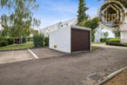Garage und Stellplatz