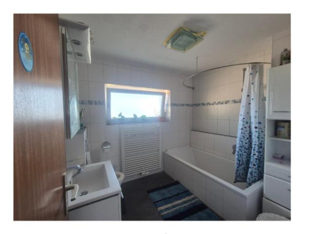 1.OG Bad-mit Wanne
