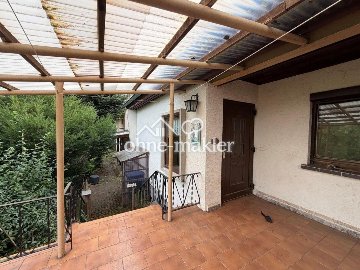 Bungalow-> Blick zu Haupthaus