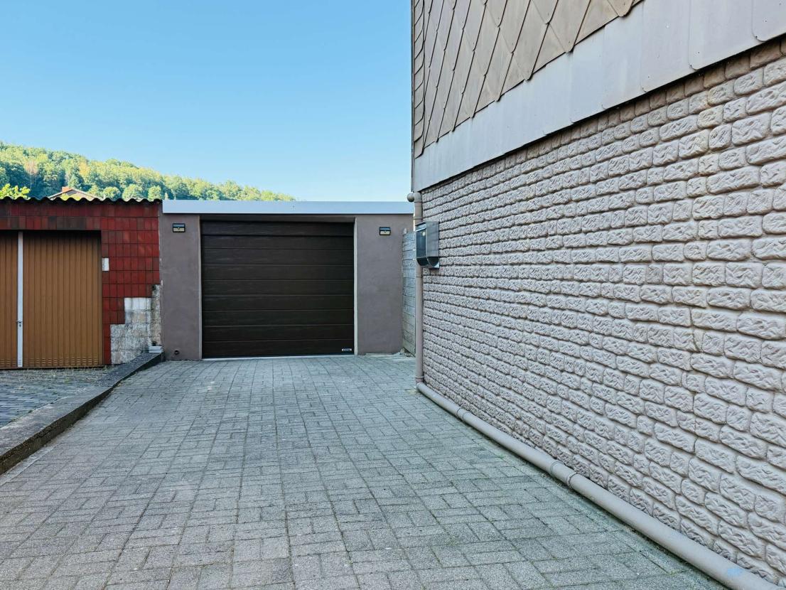 Einfahrt / Garage 