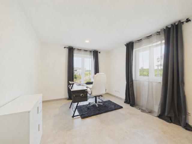 Büro EG