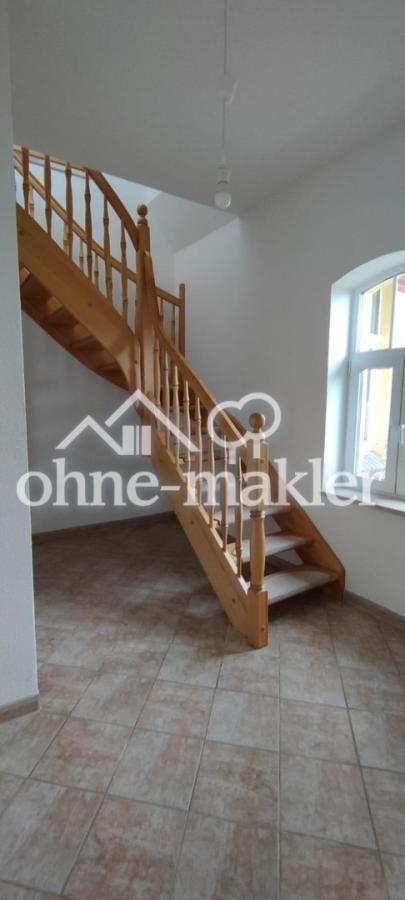 Flur und Treppe nach oben