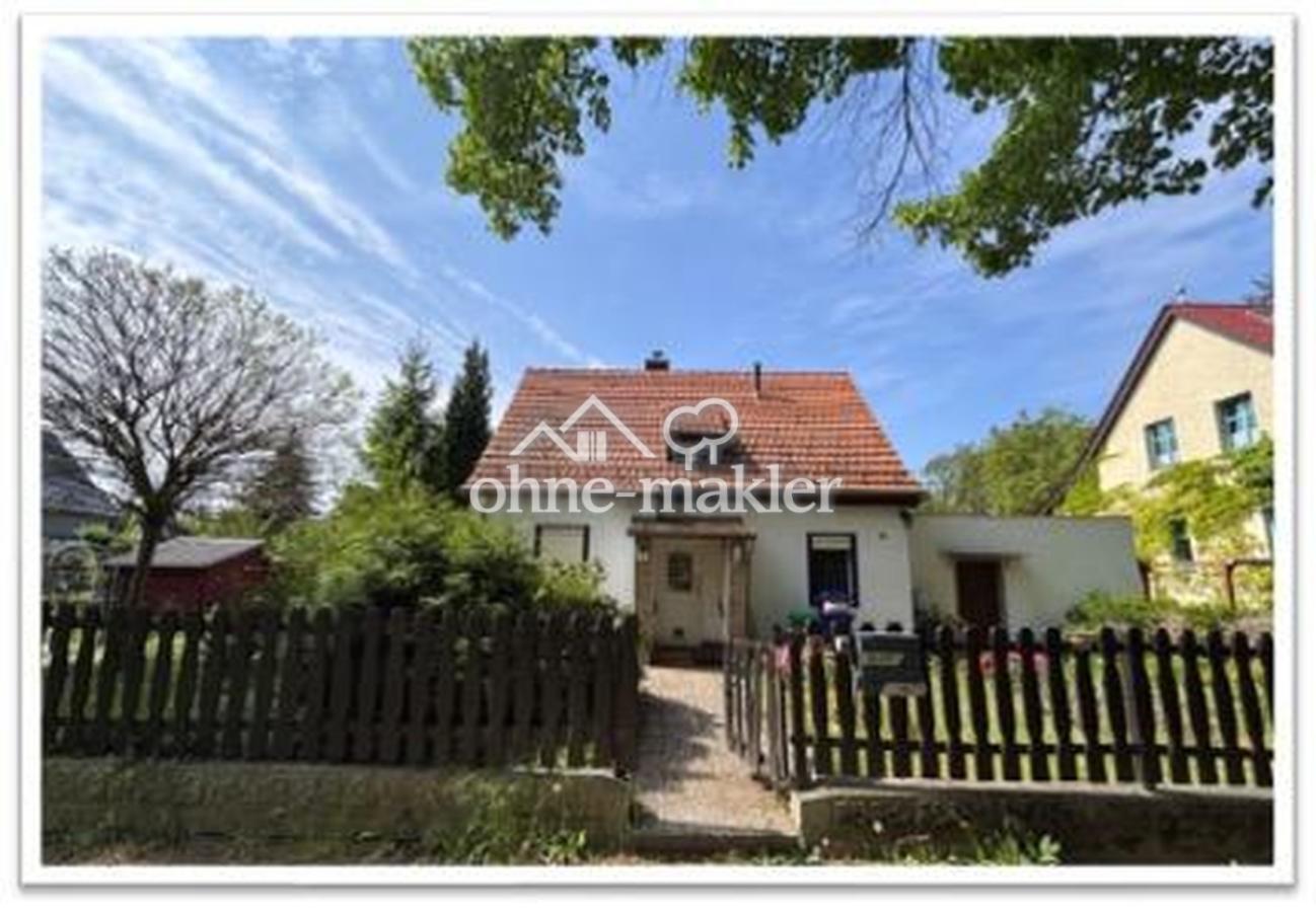 Straßenansicht auf das Objekt