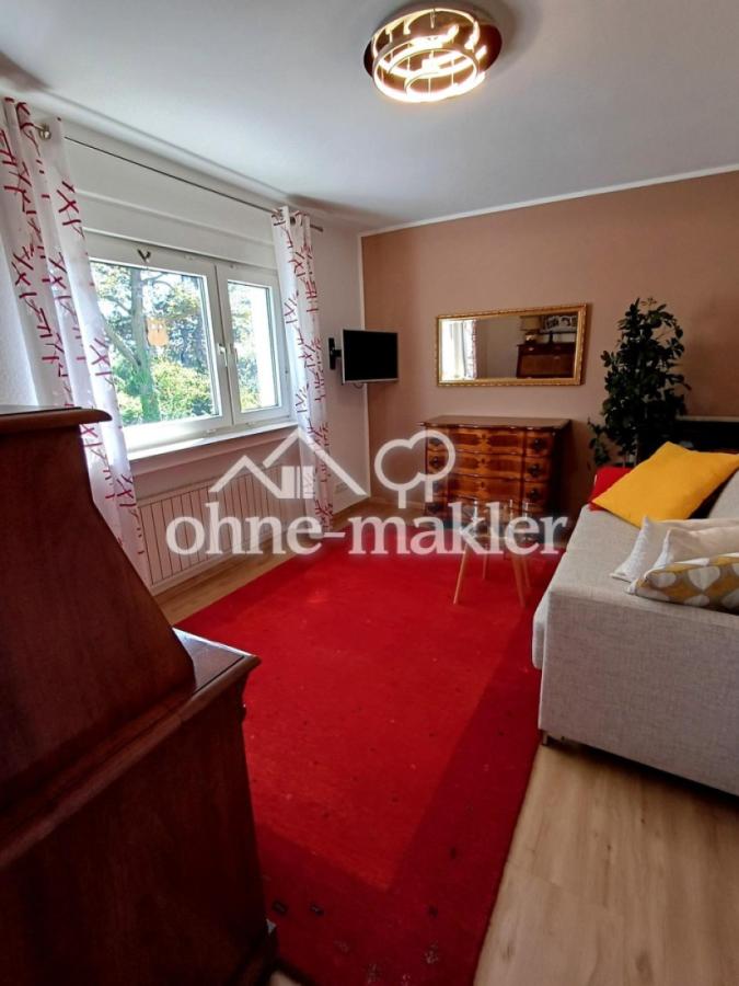 Arbeits-/oder Schlafzimmer
