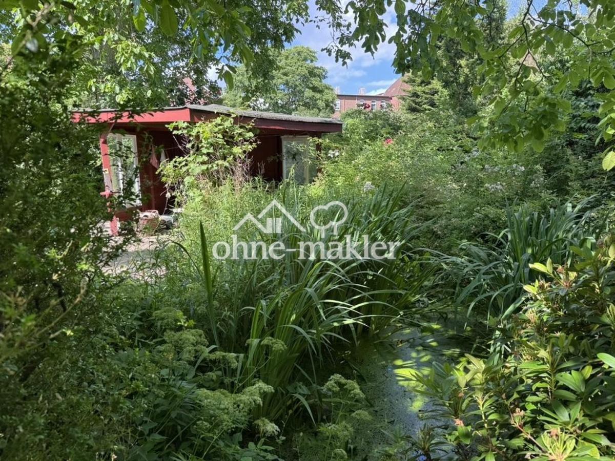 Gartenteich und Laube