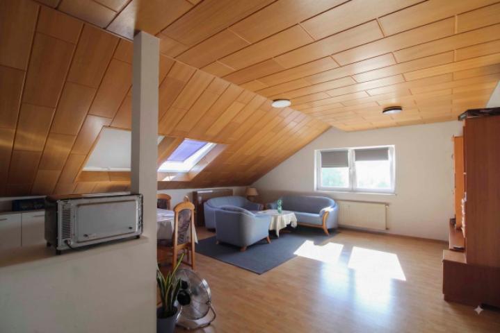Wohnzimmer DG links