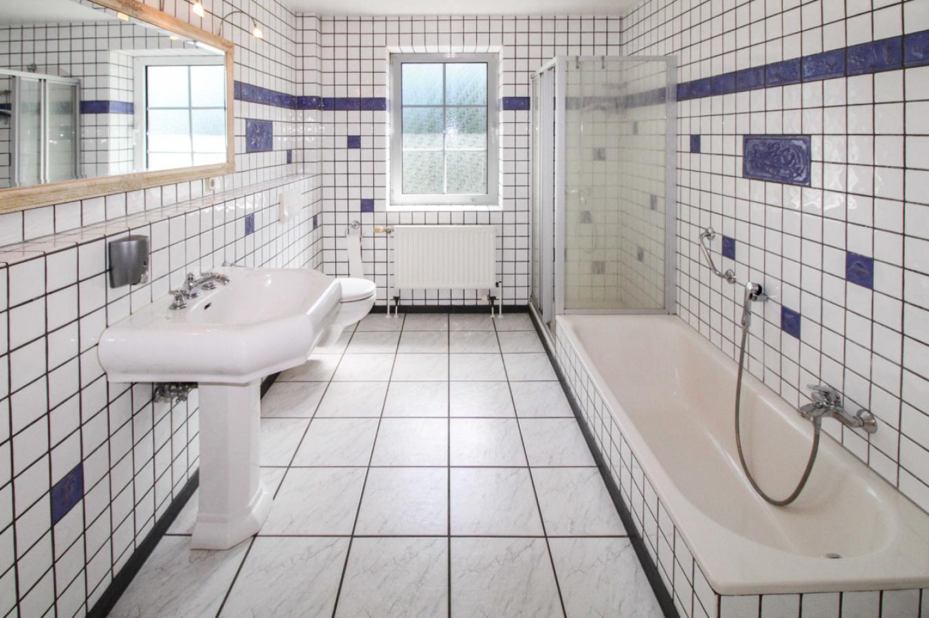 Badezimmer EG