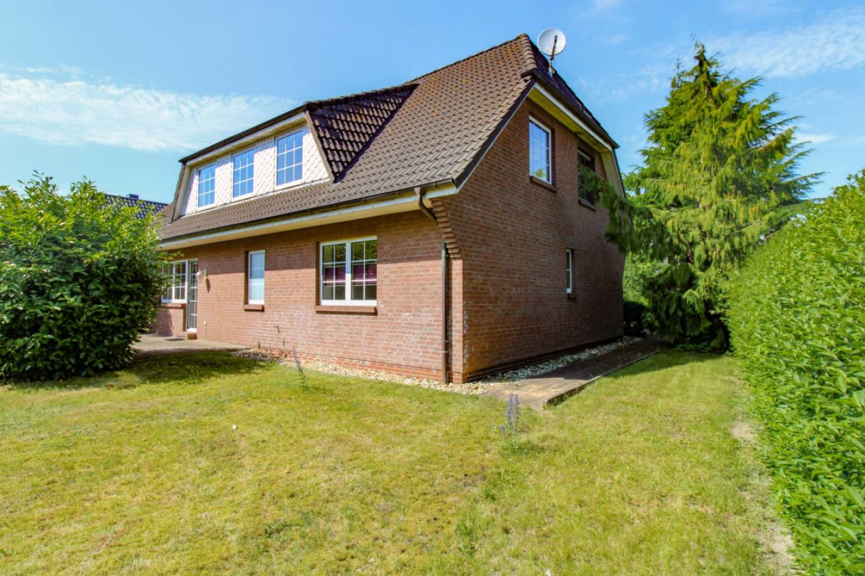 Seitenansicht mit Terrasse