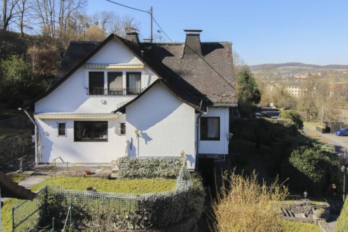 Haus Außenansicht auf 13