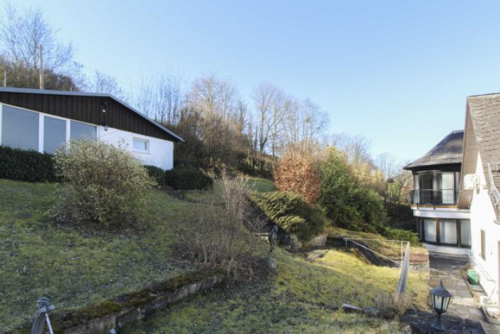Blick mit Gartenhaus Haus 13