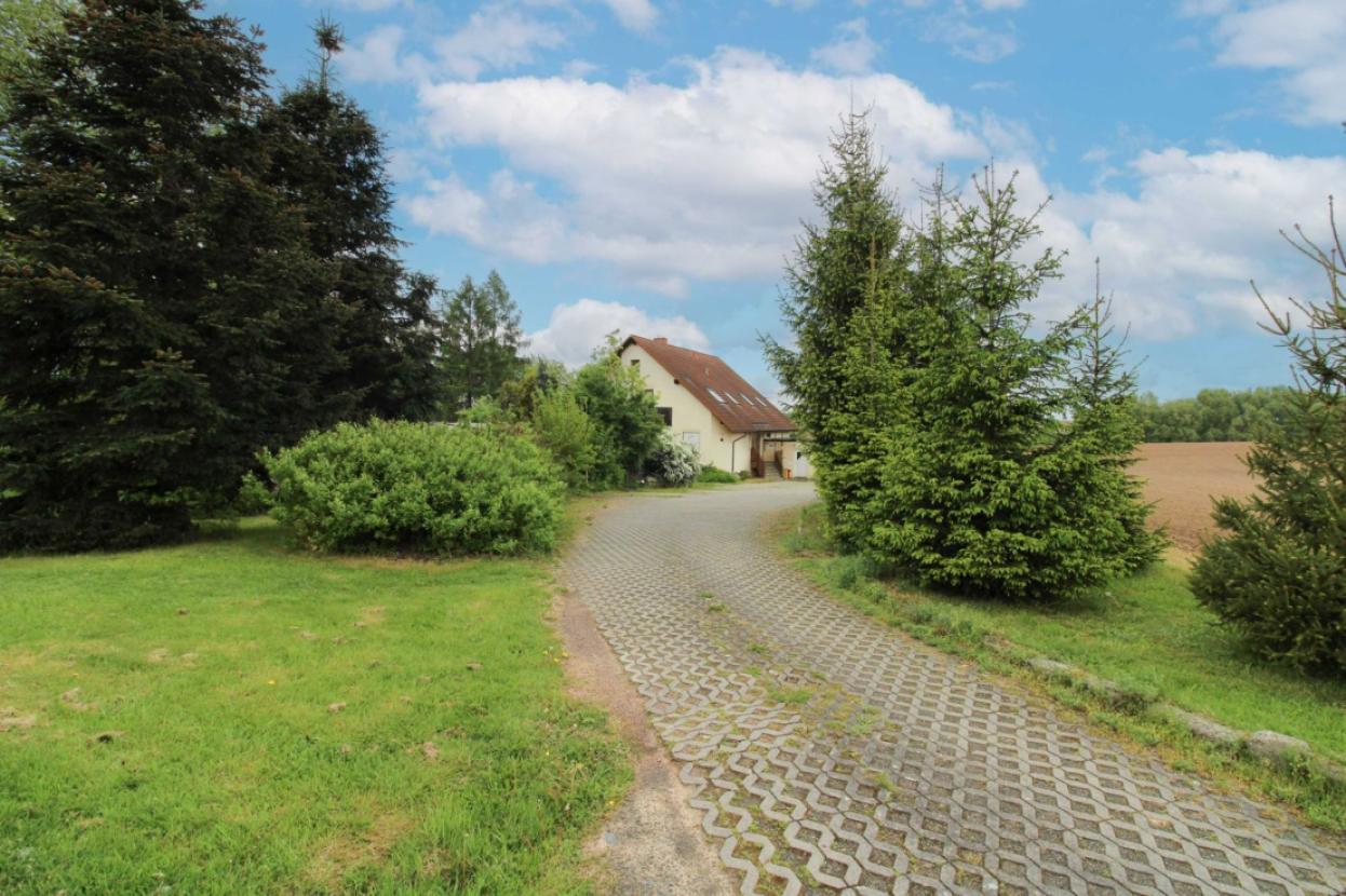 Hausansicht Zufahrt