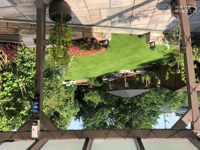 Gartenblick mit Pavilion