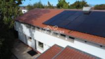 Dach mit PV-Anlage