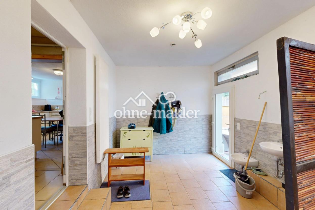 Nebeneingangsbereich EG