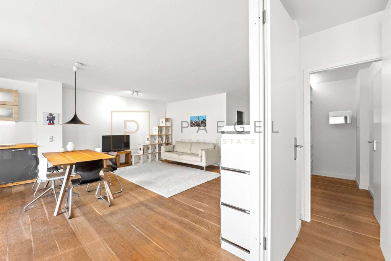 Blick Schlafzimmer zum Wohnbereich