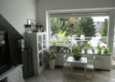 Blick Wohnzimmer auf Balkon 