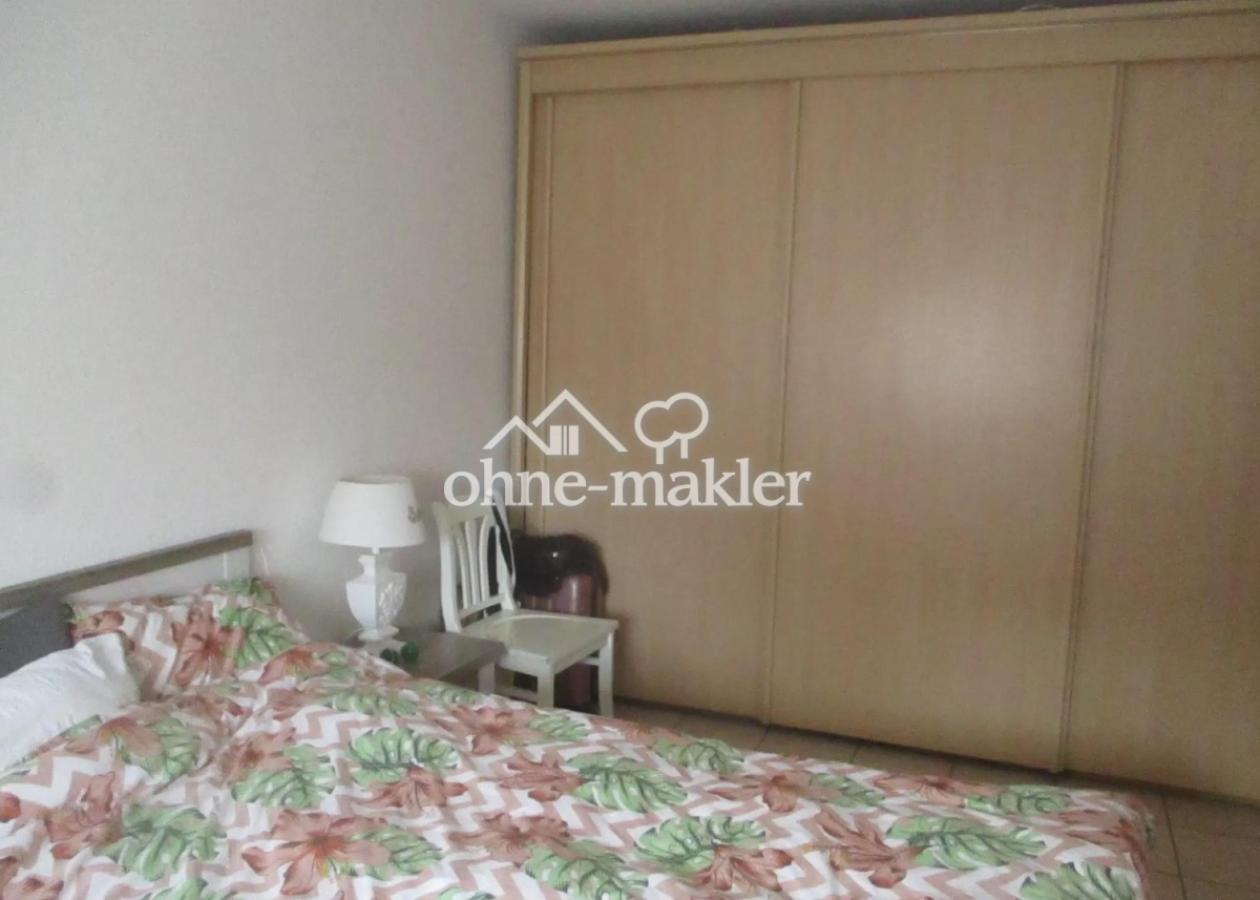 Schlafzimmer mit Einbauschrank