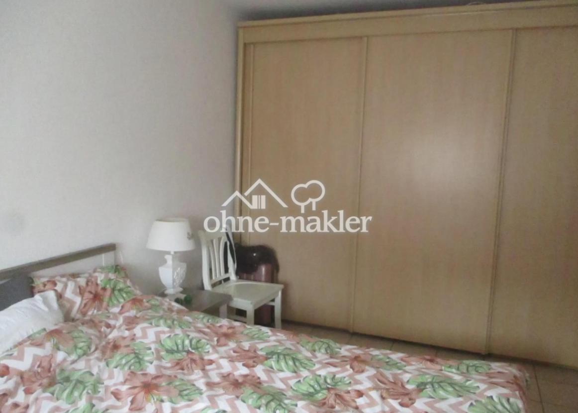 Schlafzimmer mit Einbauschrank