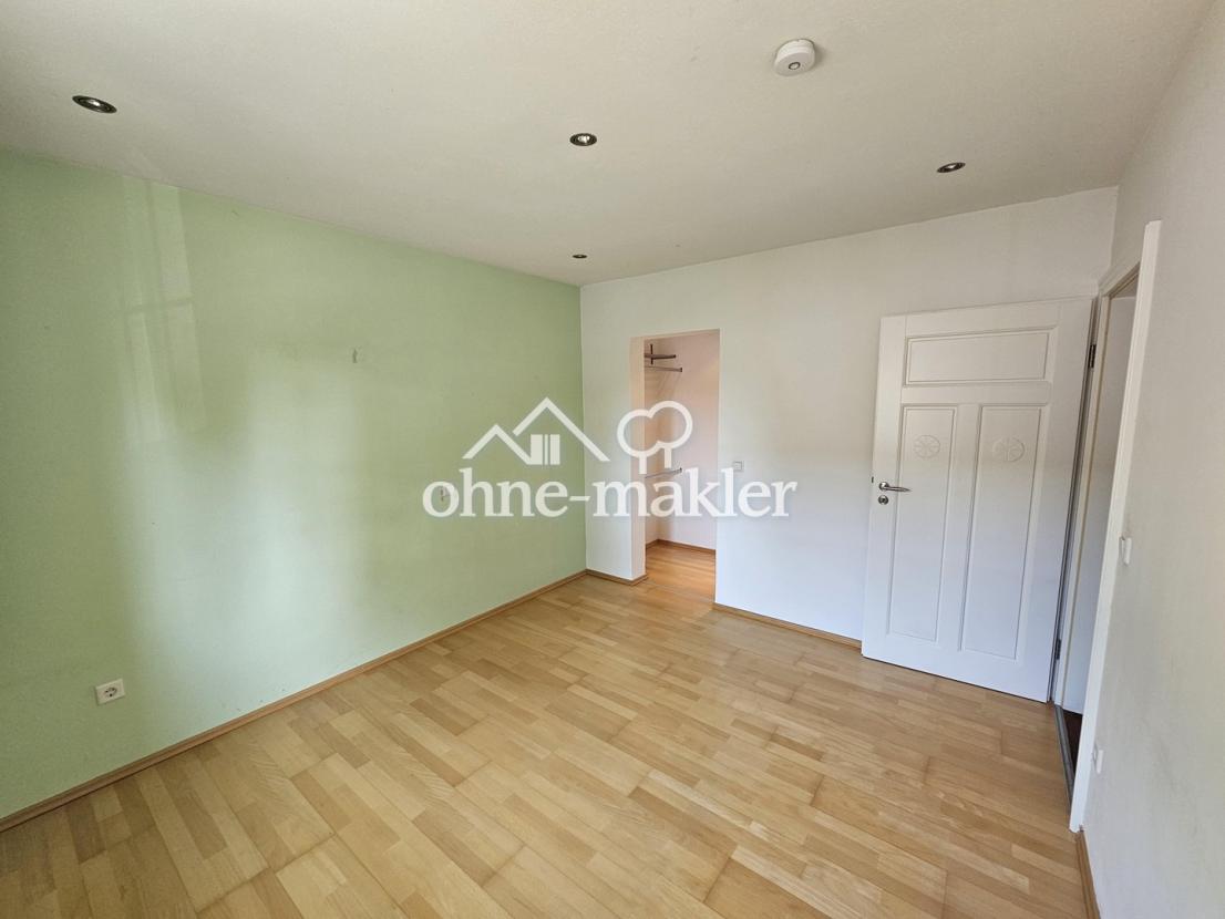 Schlafzimmer mit Ankleide
