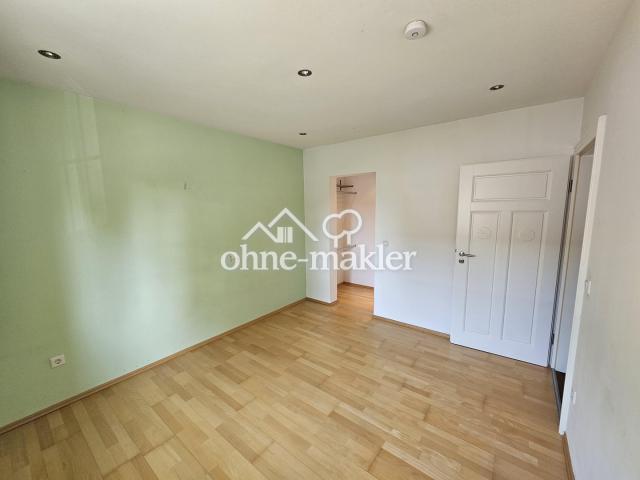 Schlafzimmer mit Ankleide
