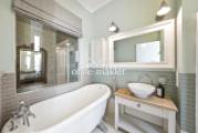 Ensuit-Bad mit Wanne