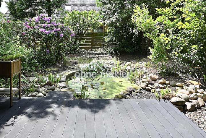 Gartengrundstück mit Teich